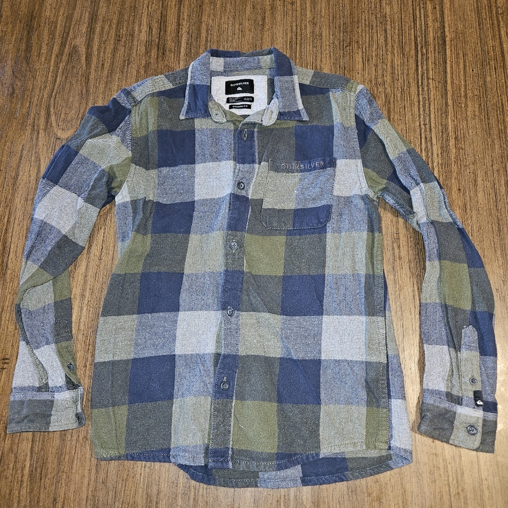 The Quiksilver Modern Boy's Sz M Blue Green Plaid Long Sleeve Flannel Button Up
